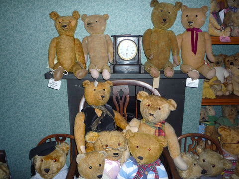 16 A group of Early English and American bears