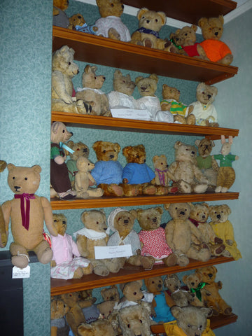29 A group of Merrythoughts and Irish Teddies