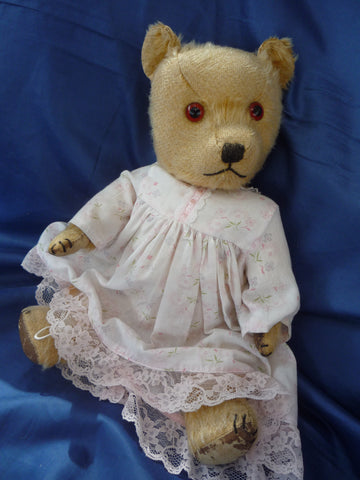 SOLD (1940) Lucy £125