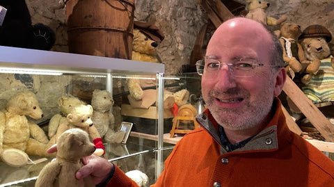 Rachel Hoffman meets John Port in the Teddy Bear Museum